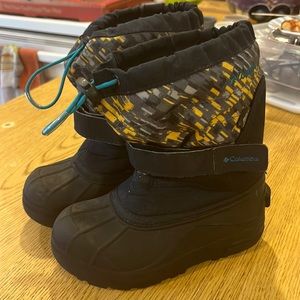 Kids Columbia snow boots size 13